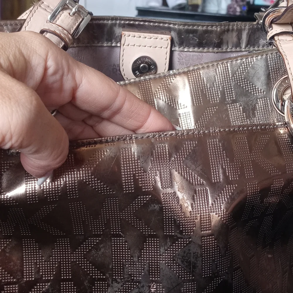 Michael Kors shiney gold bag - Picture 9 of 14
